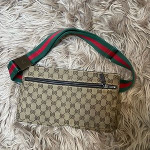 Vintage Gucci waist bagPLEASE READ AND LOOK AT BAG BEFORE PURCHASING